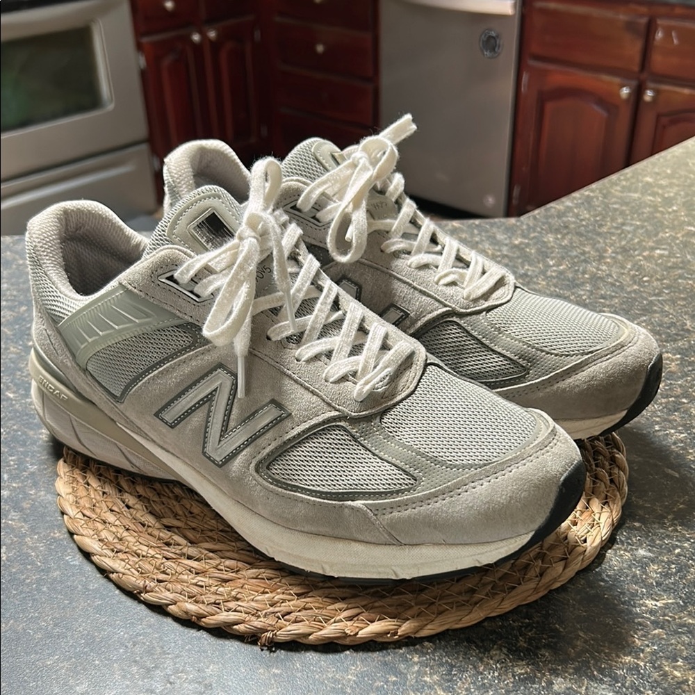 New Balance 990 V5